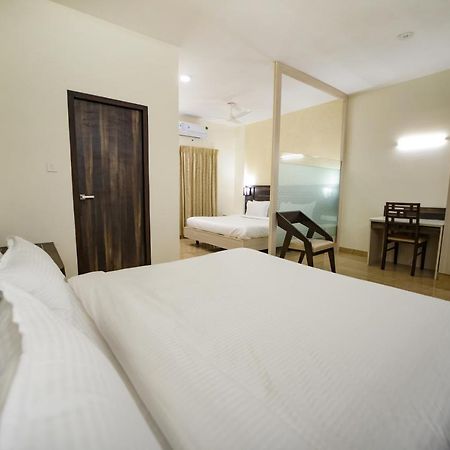 Avenue 11 Premium Stays มทุราย ภายนอก รูปภาพ
