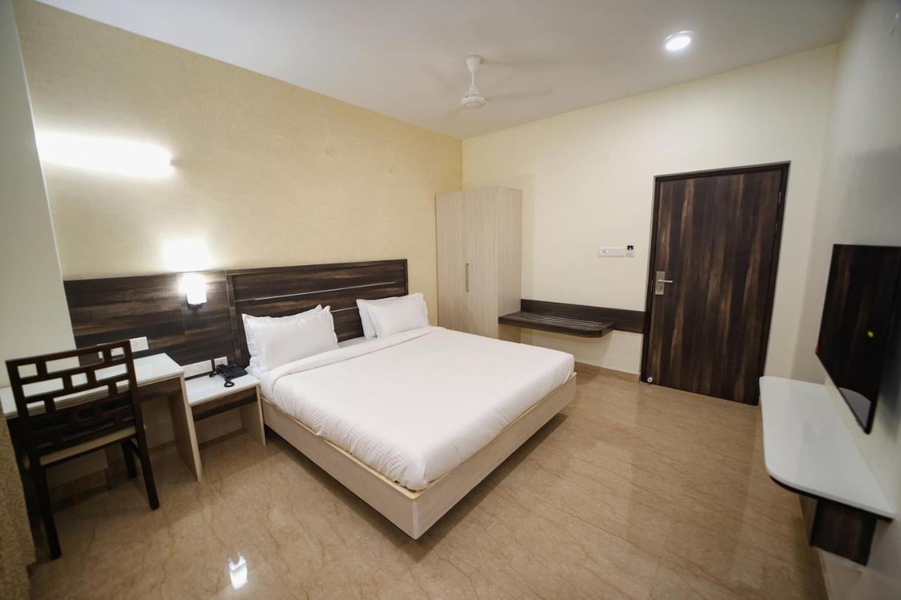 Avenue 11 Premium Stays มทุราย ภายนอก รูปภาพ