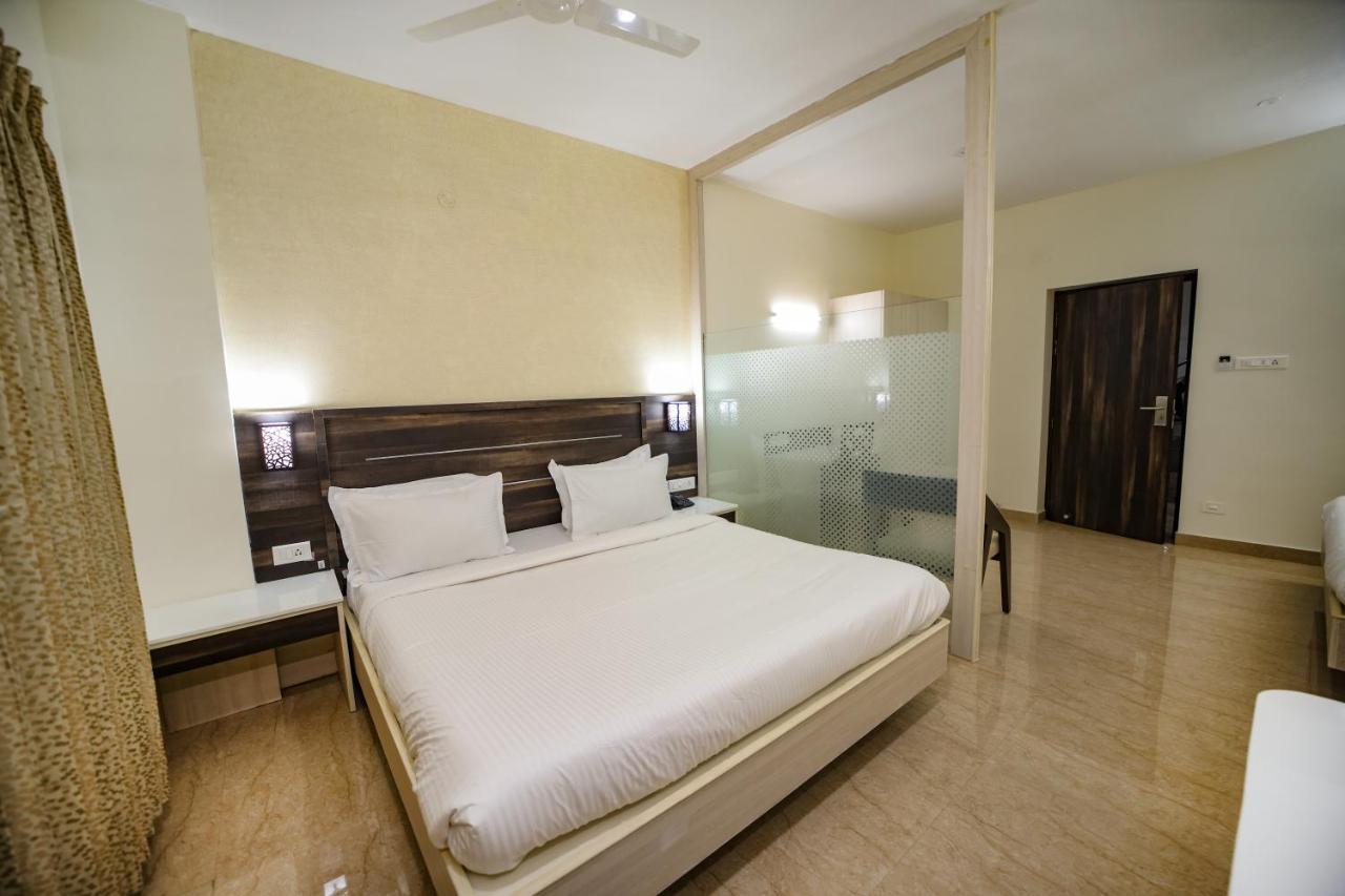 Avenue 11 Premium Stays มทุราย ภายนอก รูปภาพ