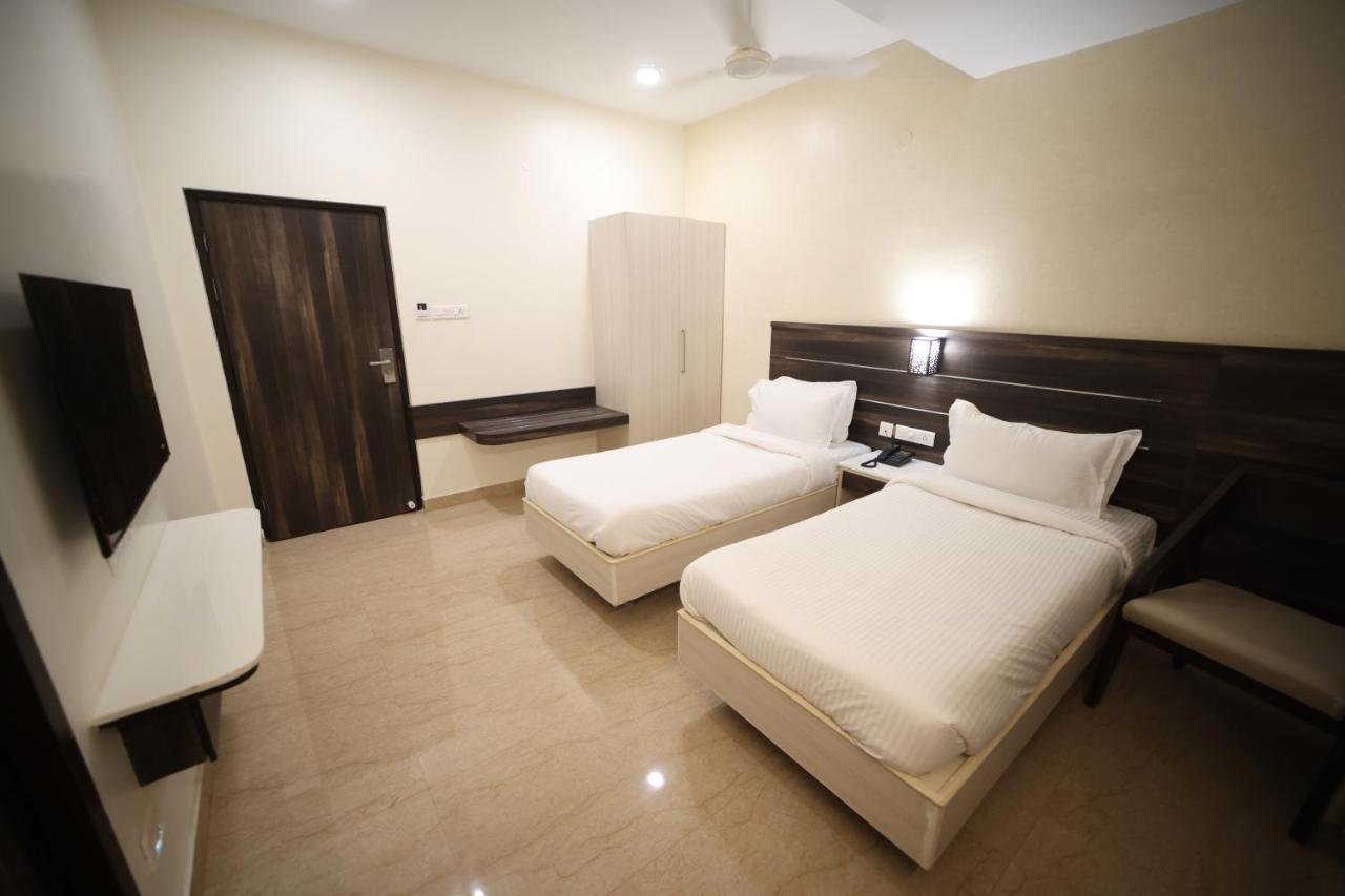 Avenue 11 Premium Stays มทุราย ภายนอก รูปภาพ