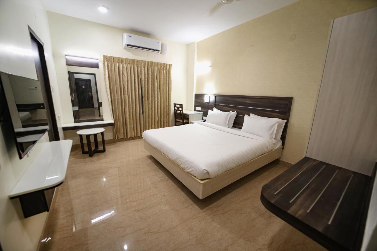 Avenue 11 Premium Stays มทุราย ภายนอก รูปภาพ