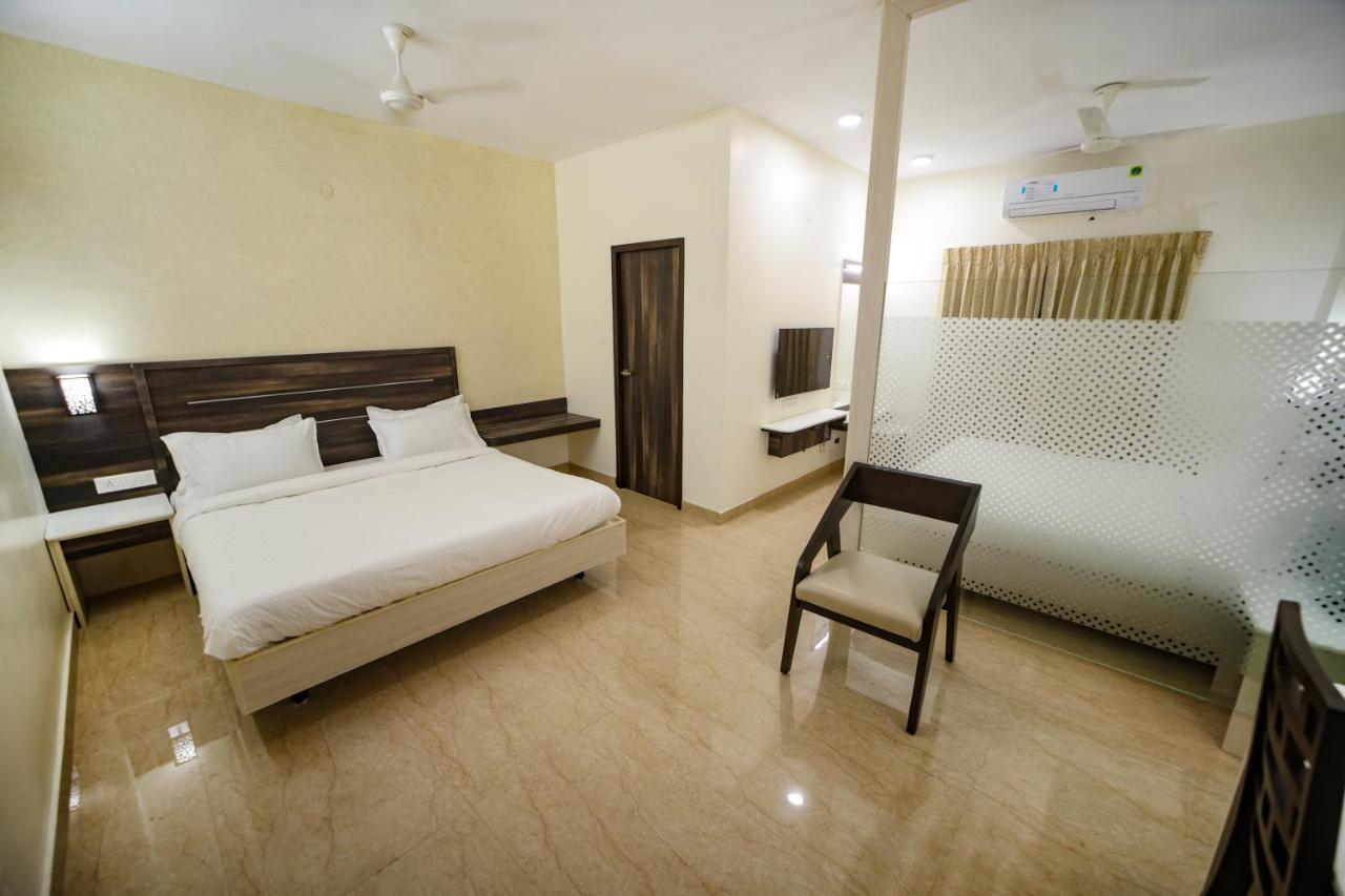 Avenue 11 Premium Stays มทุราย ภายนอก รูปภาพ