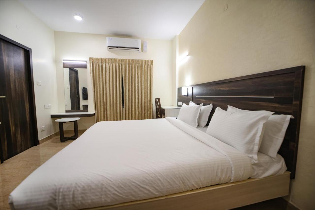 Avenue 11 Premium Stays มทุราย ภายนอก รูปภาพ