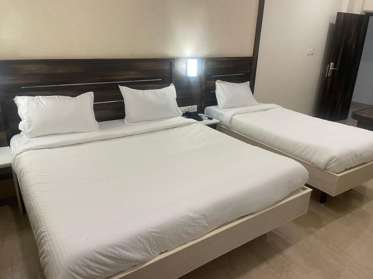 Avenue 11 Premium Stays มทุราย ภายนอก รูปภาพ